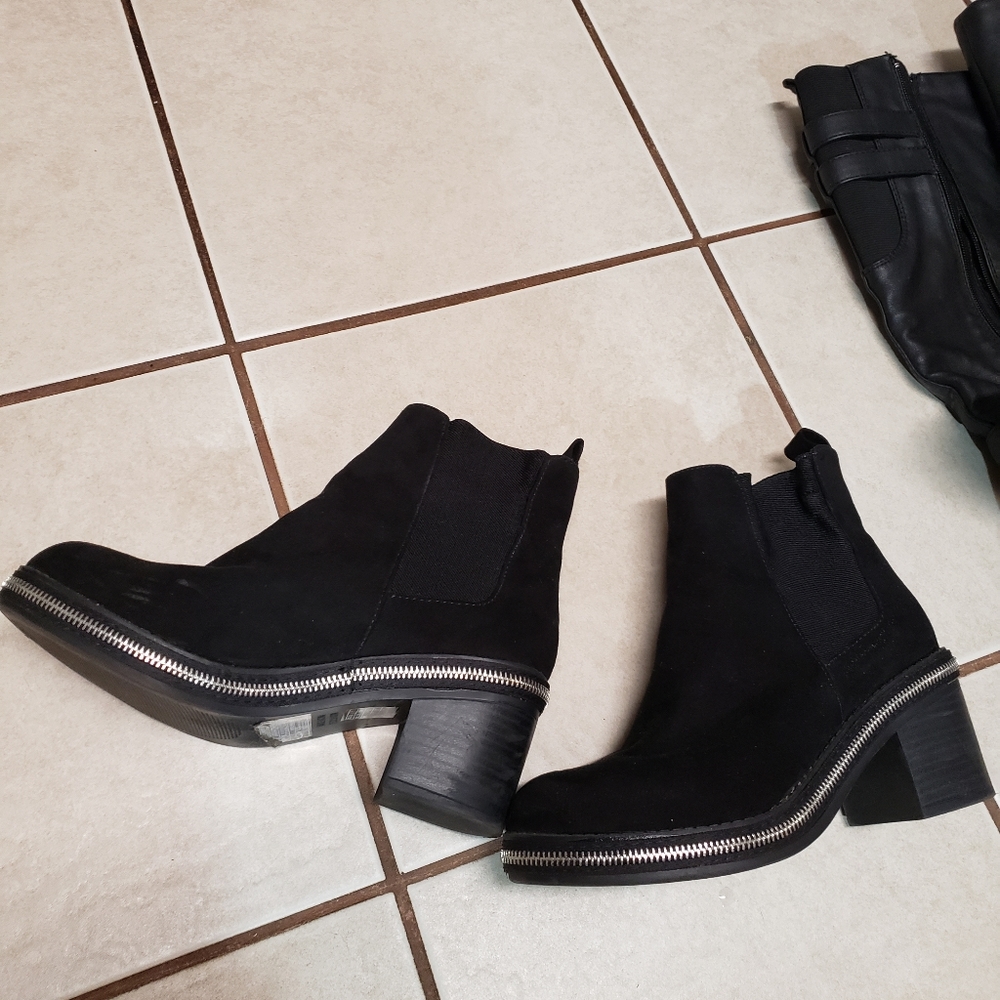 Womans Forever 21 ankle booties